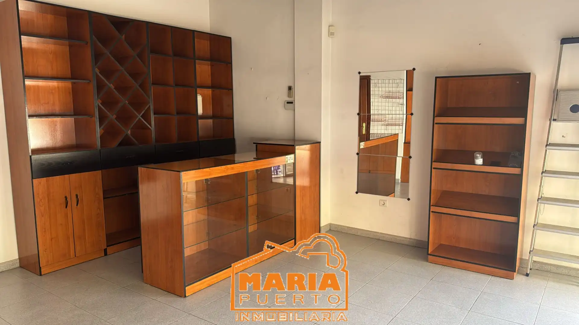 Local en venta en El Cónsul - Ciudad Universitaria - El Romeral