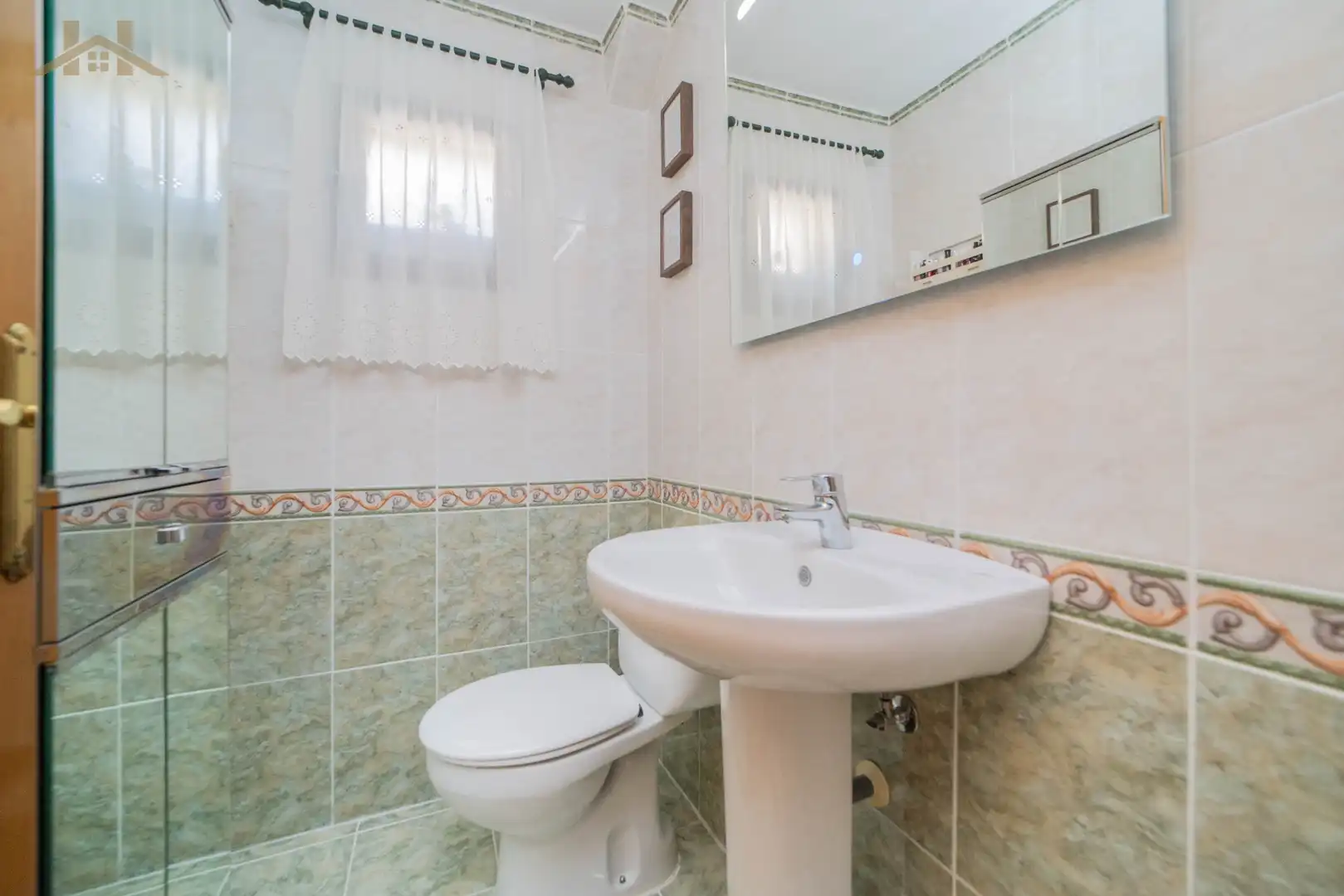 Baño de Casa adosada en venta en Villaviciosa de Odón con Aire acondicionado, Terraza y Trastero