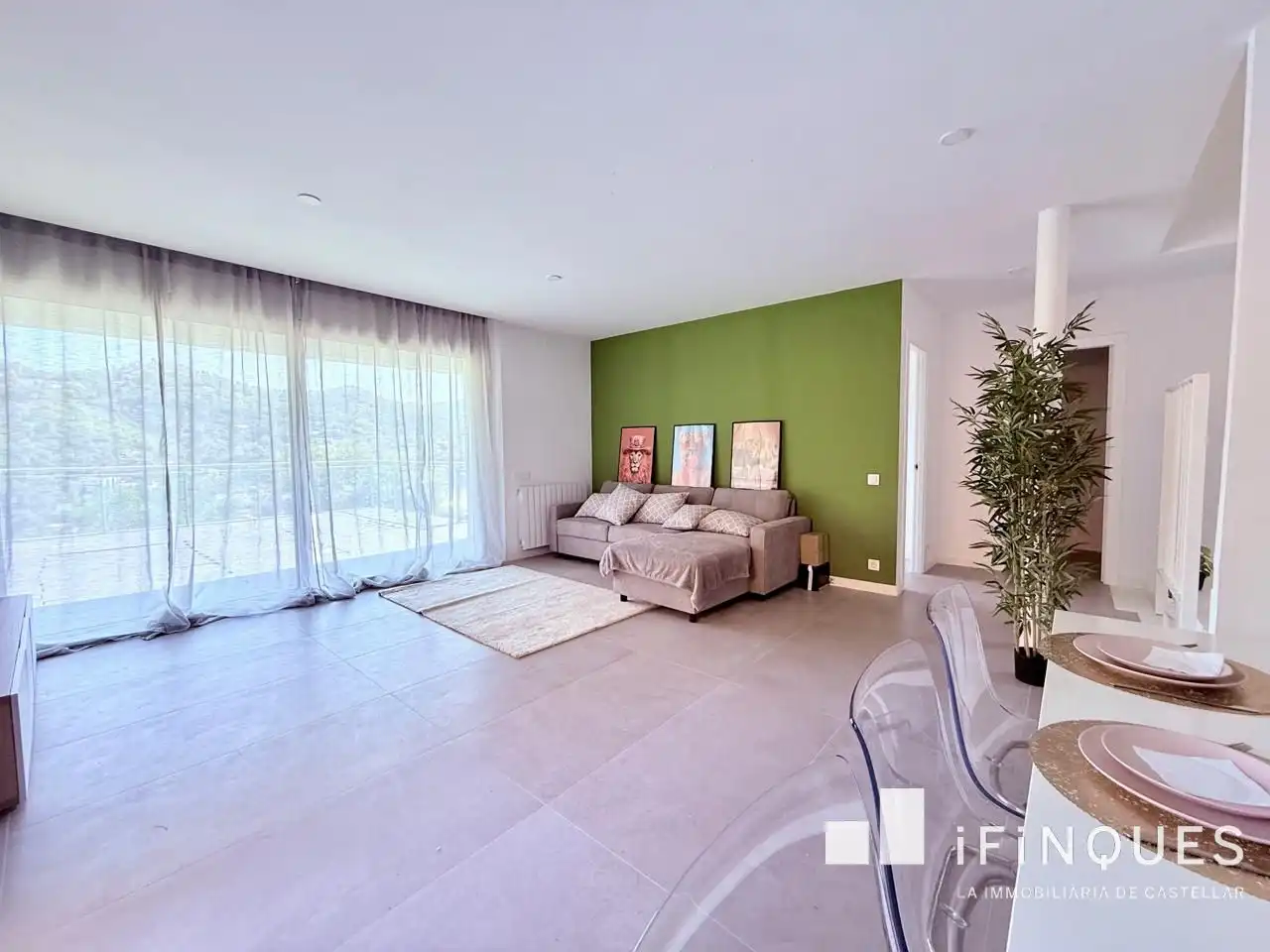Sala d'estar de Casa adosada en venda en Castellar del Vallès amb Jardí privat, Terrassa i Balcó