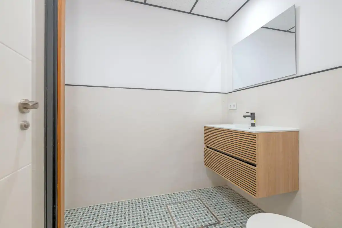 Badezimmer von Erdgeschoss zum Verkauf in Sevilla mit Heizung