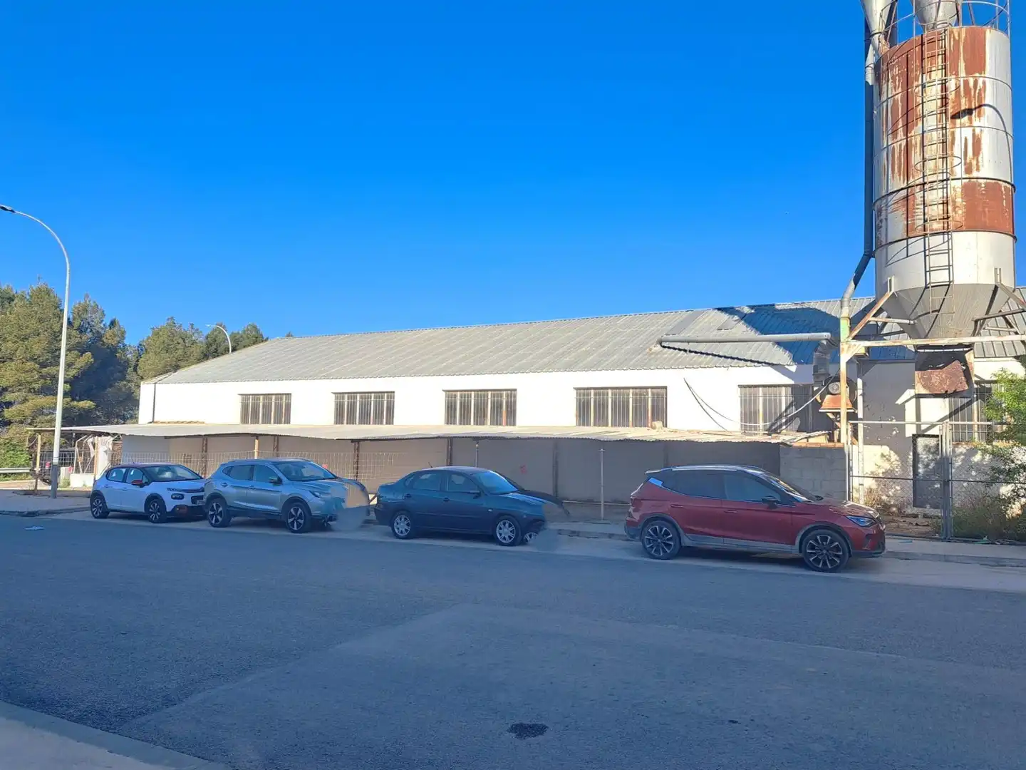 Vista exterior de Nave industrial en venta en Requena