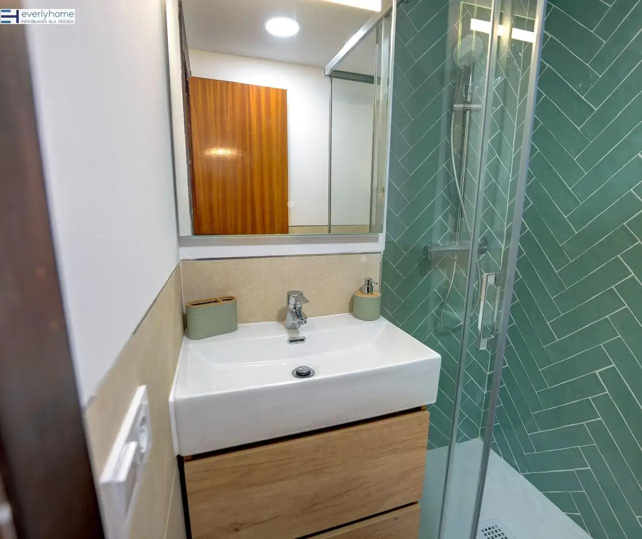 Baño de Piso para compartir en Valencia con Terraza, Amueblado y Balcón
