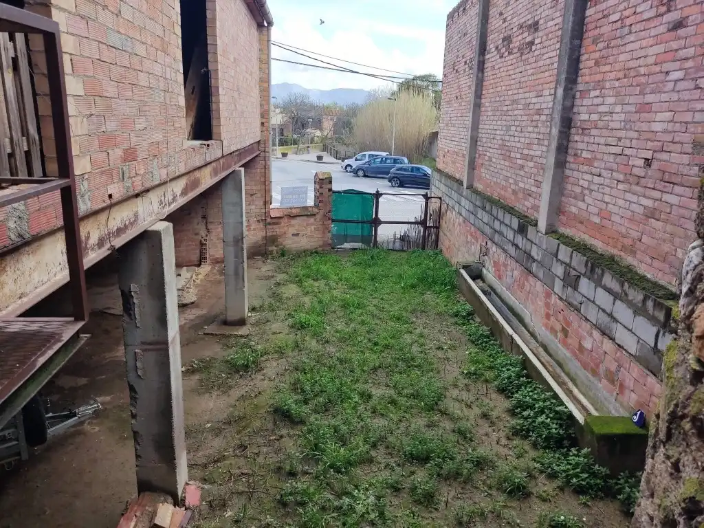 Parking of Houses for sale in Peralada