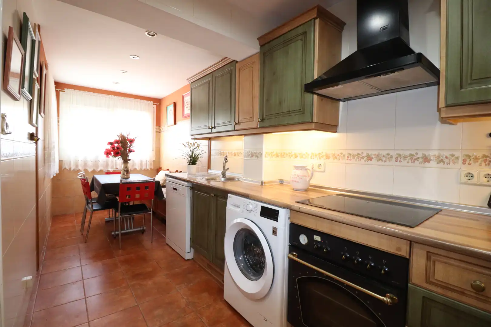 Cocina de Casa adosada en venta en Casares con Terraza, Amueblado y Alarma