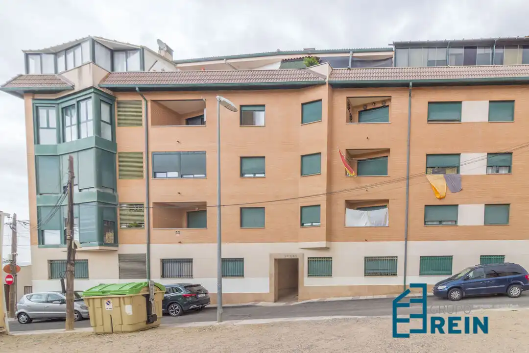 Exterior view of Flat for sale in Recas  with Air Conditioner, Heating and Alarm