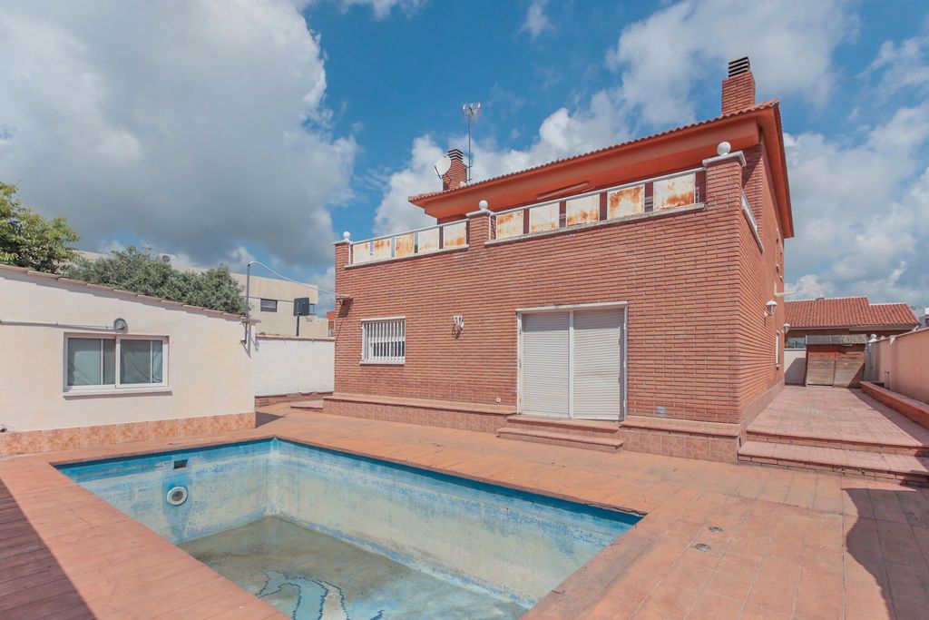 Swimming pool of House or chalet for sale in La Canonja  with Heating, Private garden and Storage room