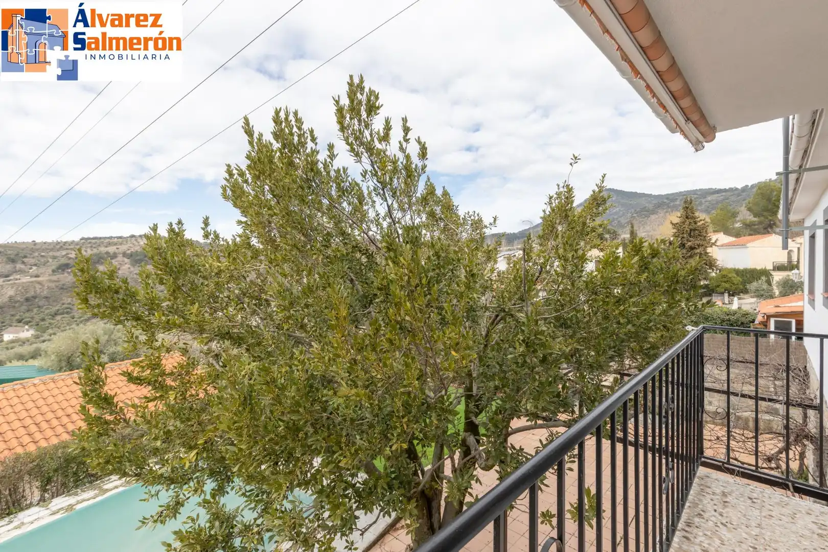 Vista exterior de Casa o xalet en venda en Huétor de Santillán amb Calefacció i Piscina