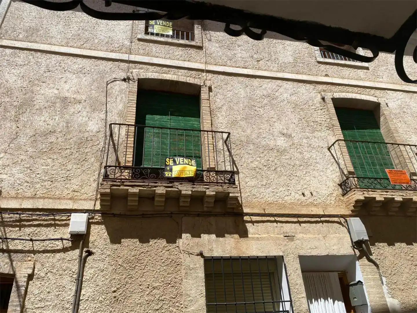 Vista exterior de Casa adosada en venda en Carenas amb Aire condicionat, Moblat i Balcó