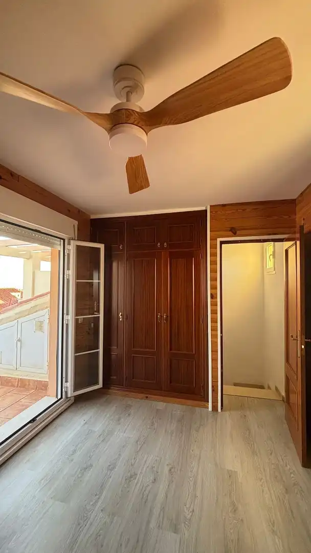Dormitori de Casa adosada en venda en Vélez-Málaga amb Aire condicionat, Jardí privat i Terrassa