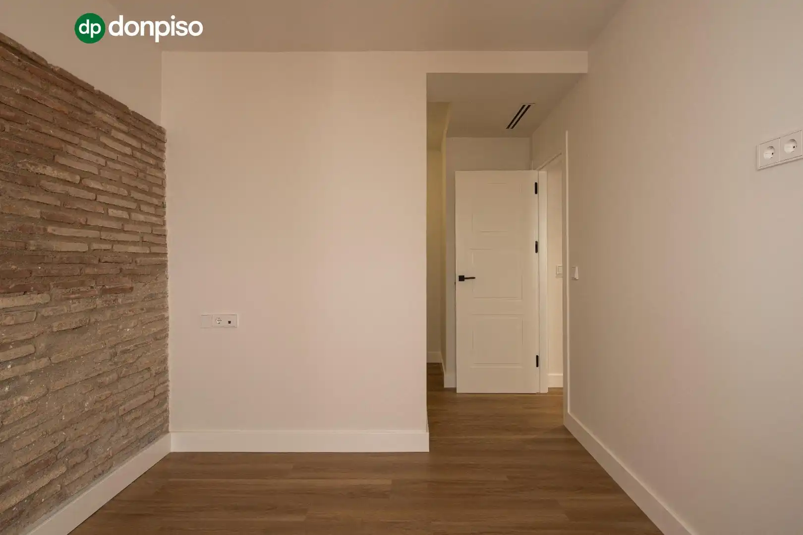 Flat for sale in Granada  with Air Conditioner