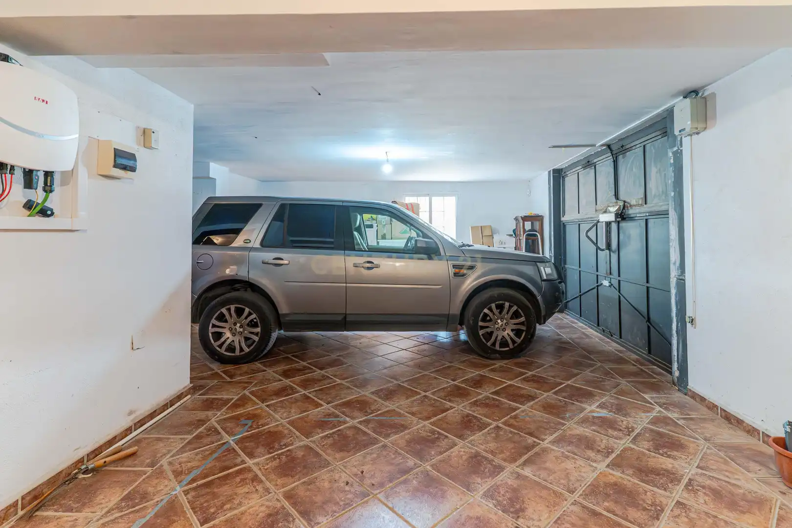 Aparcament de Casa o xalet en venda en La Zubia amb Jardí privat, Traster i Piscina