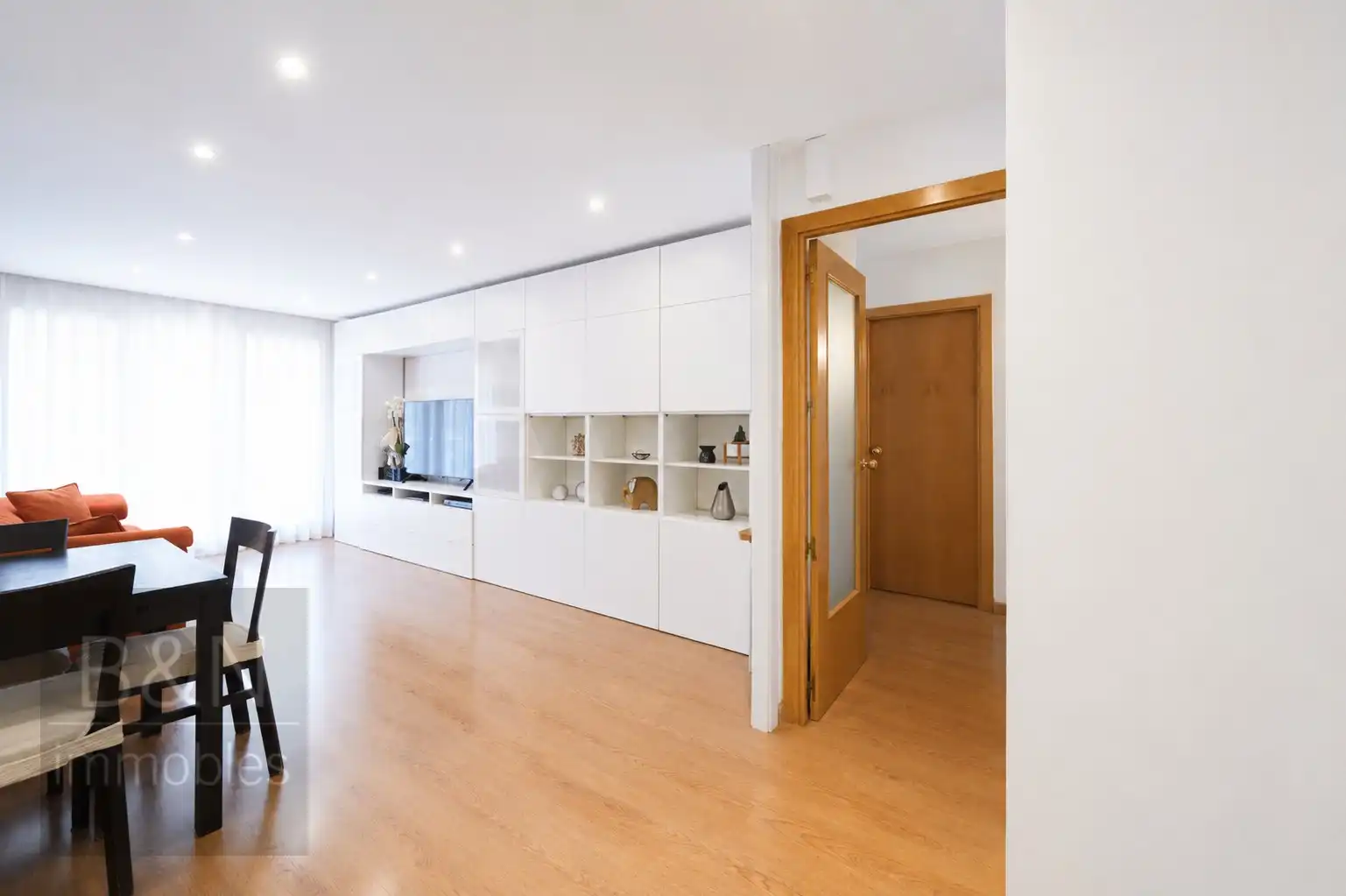 Wohnung zum Verkauf in Terrassa mit Klimaanlage, Heizung und Balkon