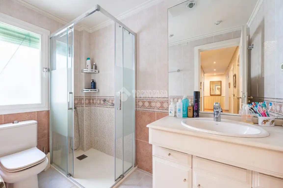 Baño de Piso en venta en Madrid con Calefacción, Parquet y Balcón