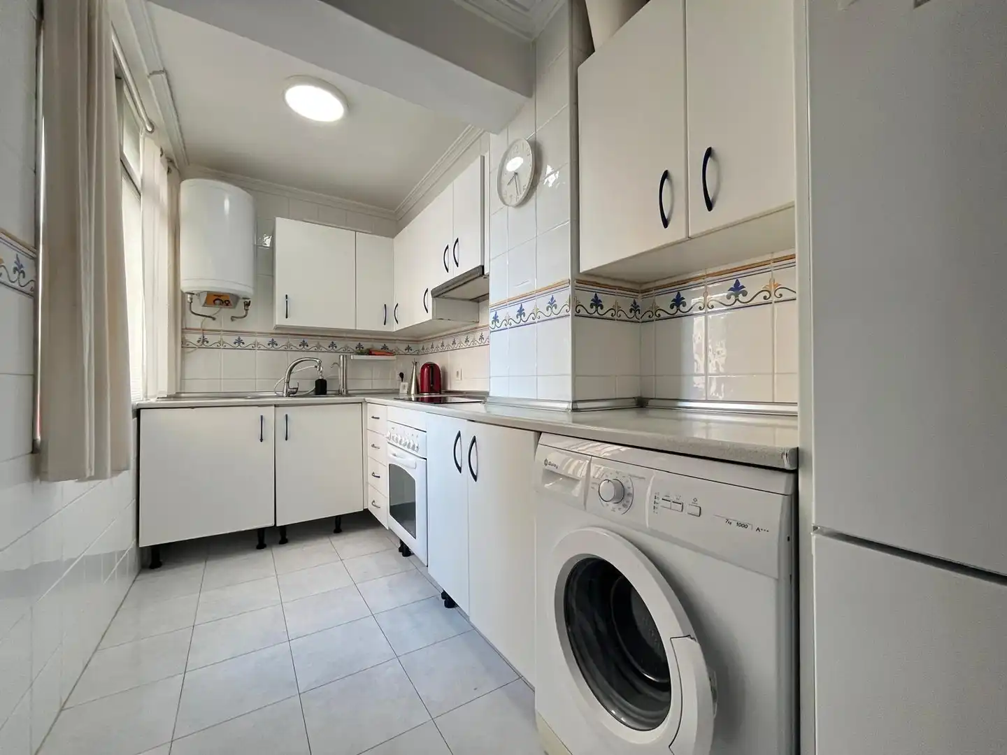 Kitchen of Flat for sale in Sevilla  with Air Conditioner, Furnished and Balcony