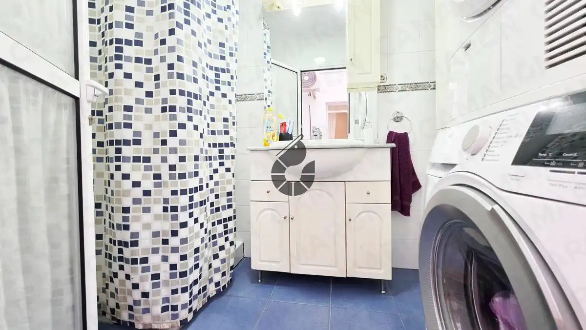 Bathroom of Detached homes for sale in Coria del Río  with Air Conditioner, Parquet flooring and Storage room