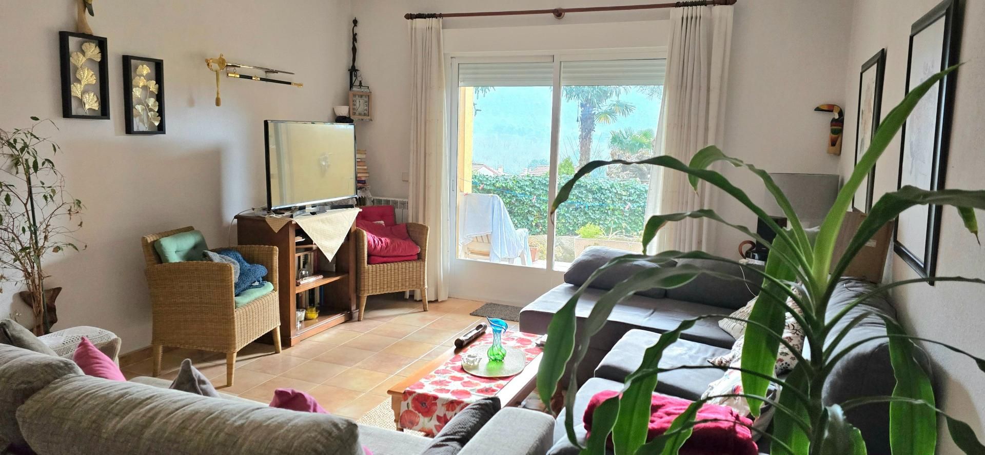 Sala de estar de Casa adosada en venta en Santa María del Tiétar con Calefacción y Terraza