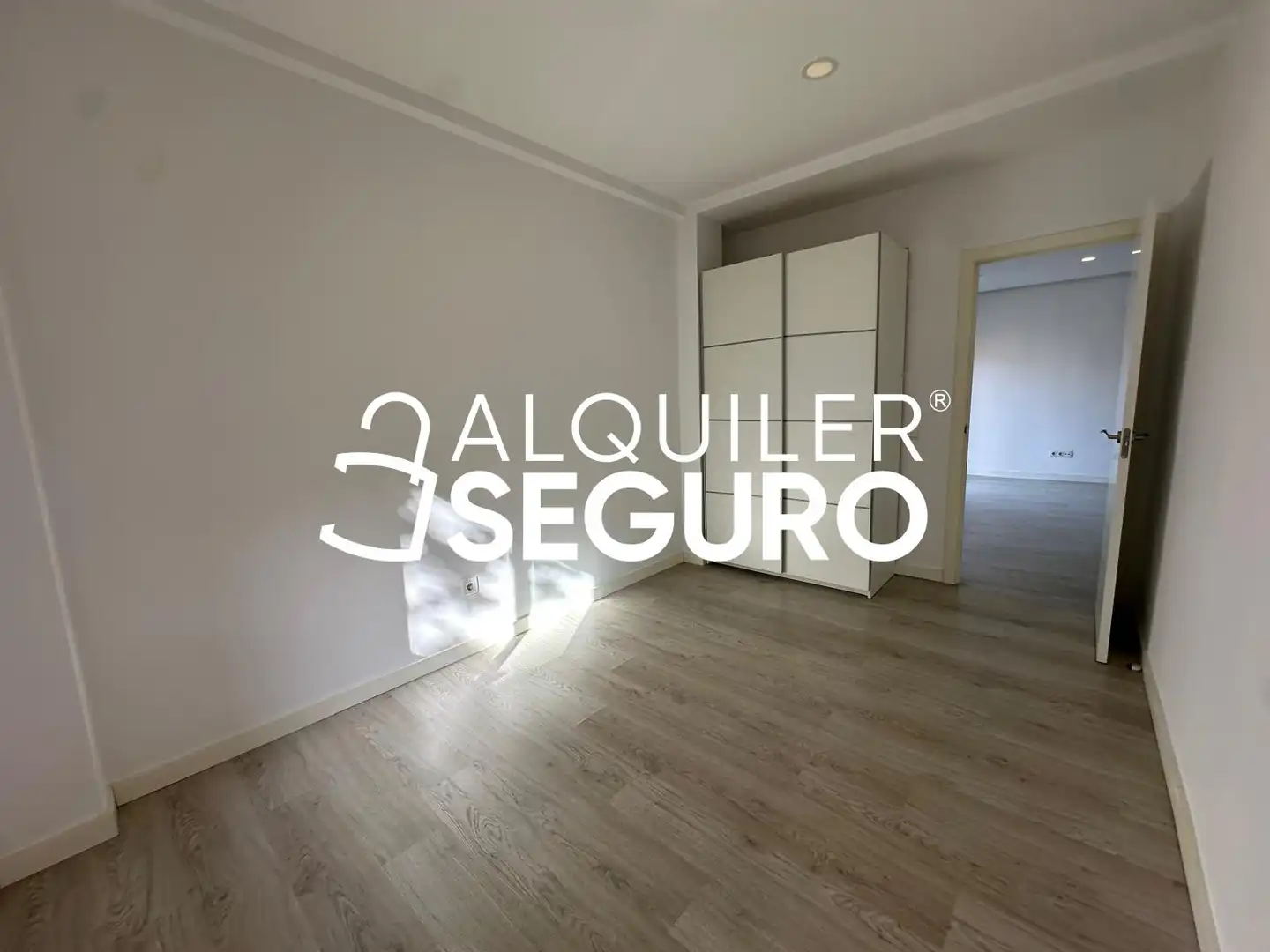 Habitación de Piso de alquiler en Valencia con Aire acondicionado y Amueblado