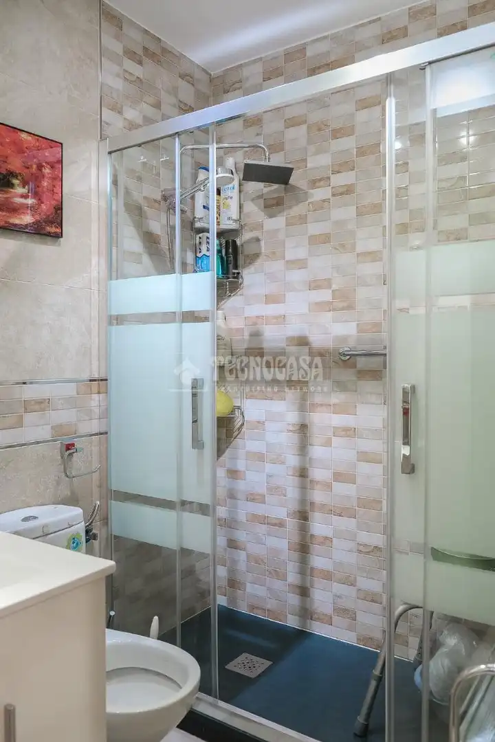 Bany de Pis en venda en Madrid amb Terrassa i Piscina comunitària