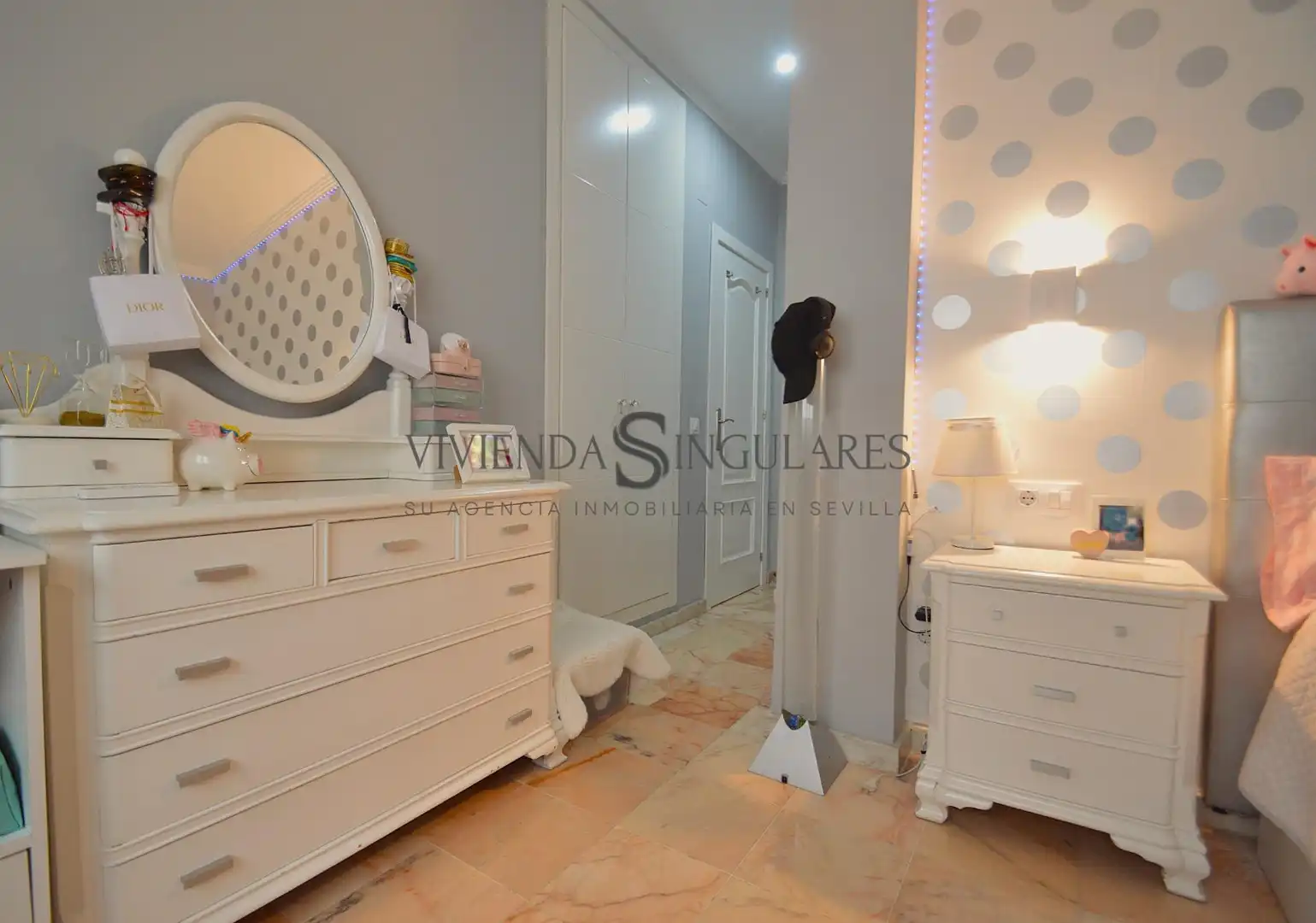 Habitación de Casa adosada en venta en Sevilla con Aire acondicionado, Terraza y Trastero