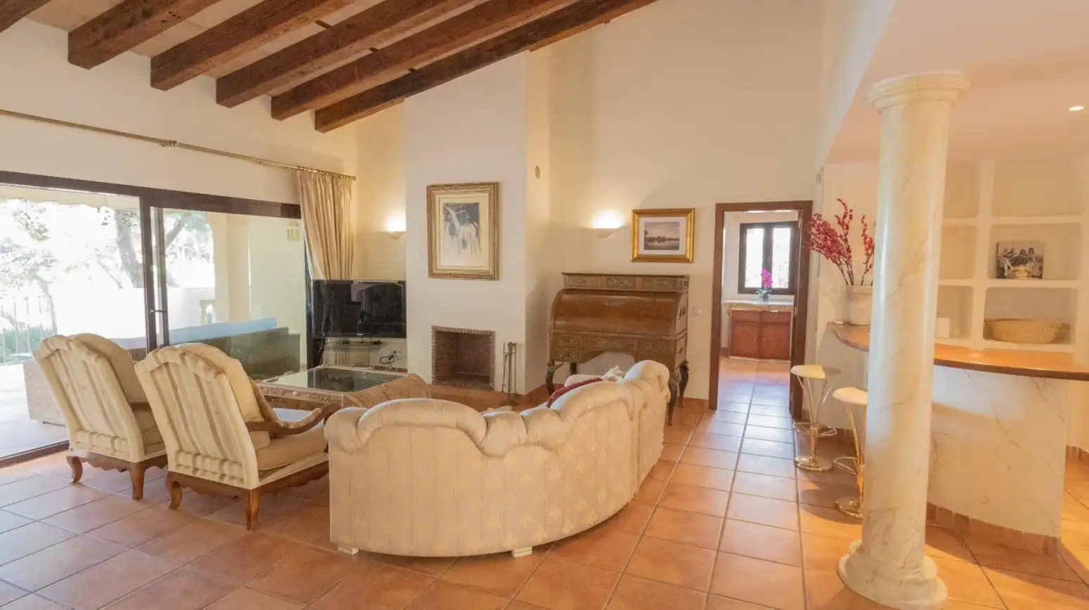 Sala d'estar de Casa o xalet en venda en Calvià amb Aire condicionat, Piscina i Piscina comunitària