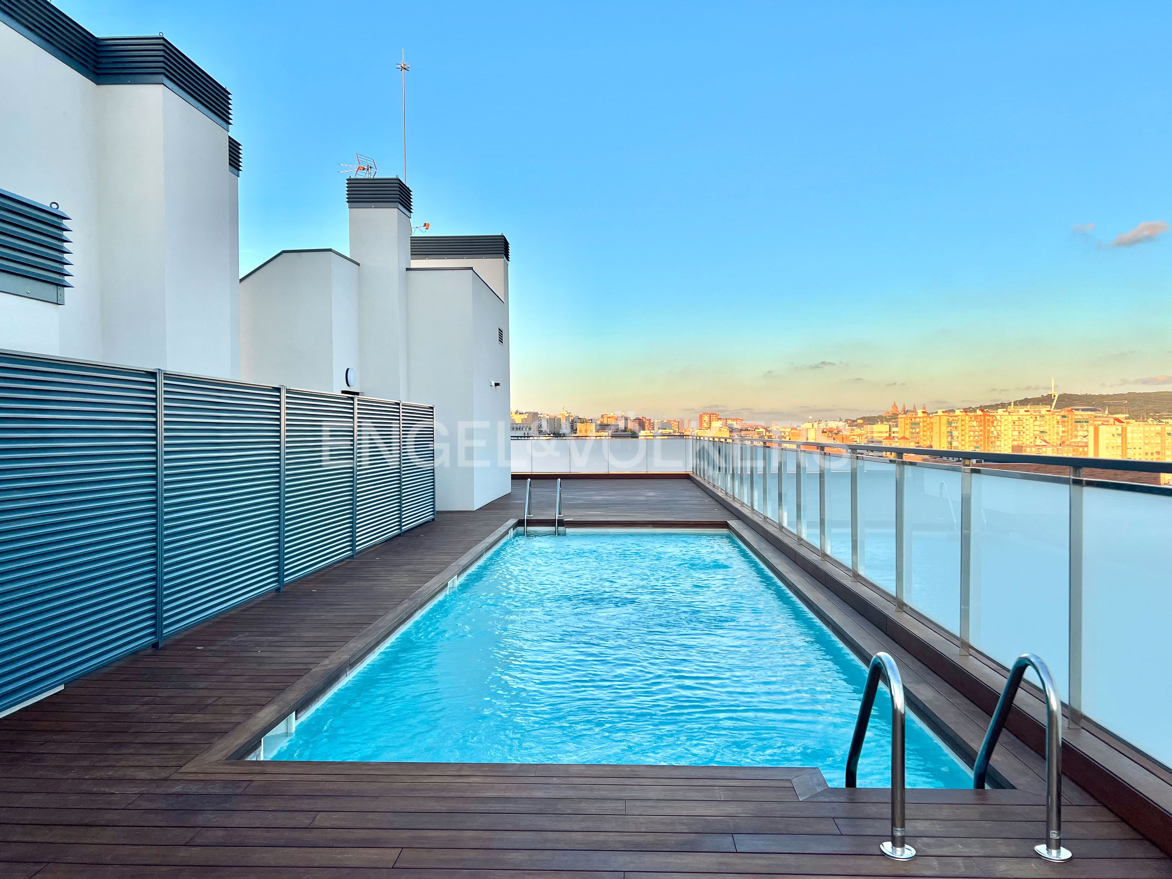 Swimming pool of Apartment to rent in L'Hospitalet de Llobregat  with Air Conditioner, Heating and Parquet flooring