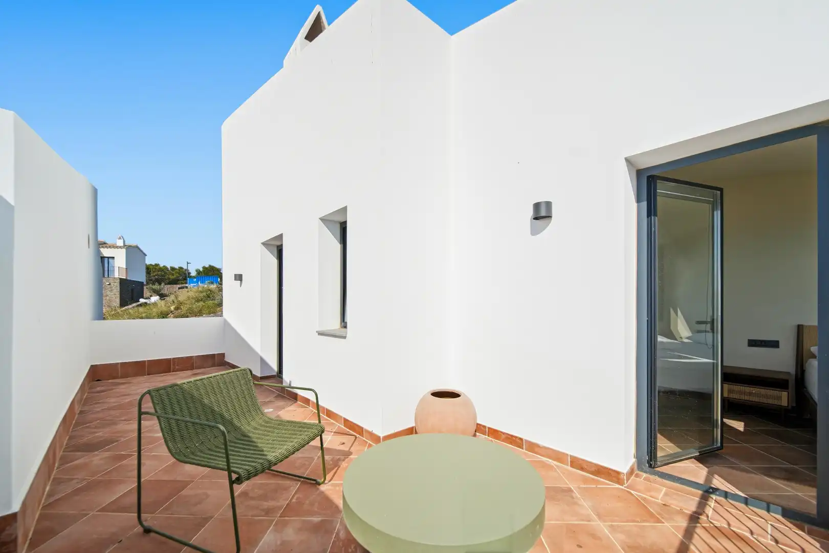 Terrasse von Einfamilien-Reihenhaus zum Verkauf in Cadaqués mit Privatgarten, Terrasse und Schwimmbad
