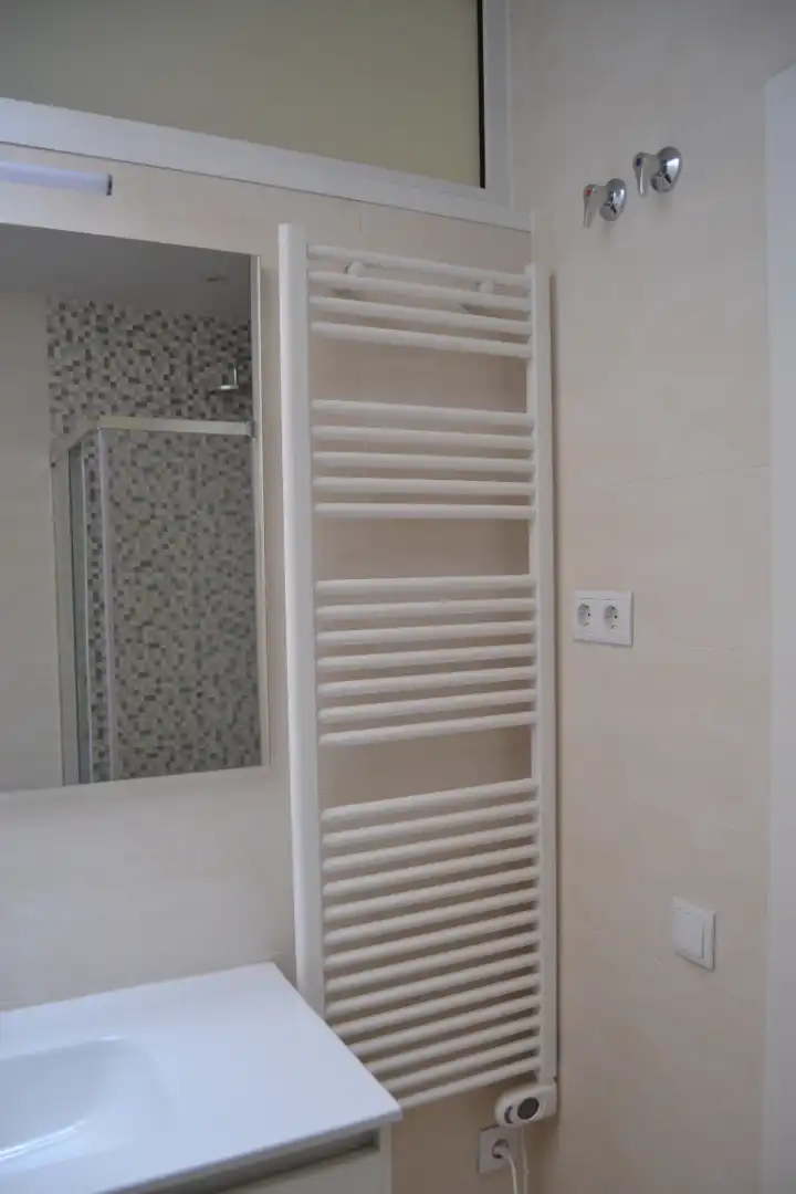 Bathroom of Flat for rent in Sant Cugat del Vallès  with Air Conditioner, Furnished and Oven