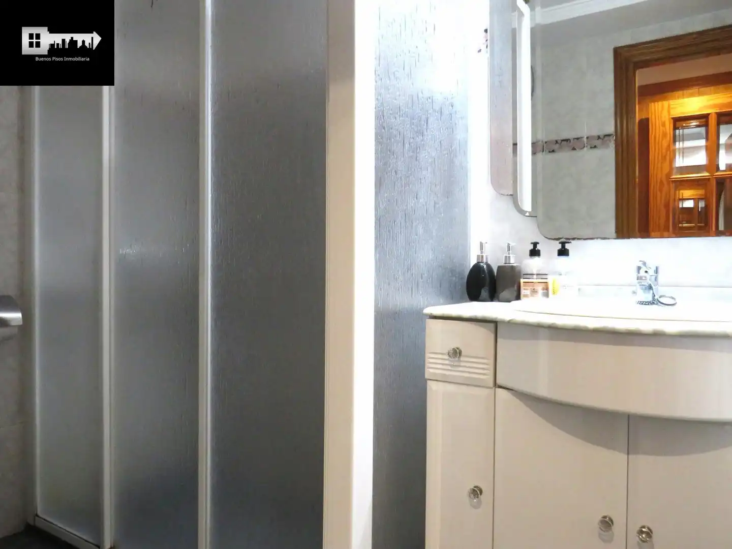 Baño de Piso en venta en Alicante / Alacant con Aire acondicionado, Calefacción y Jardín privado