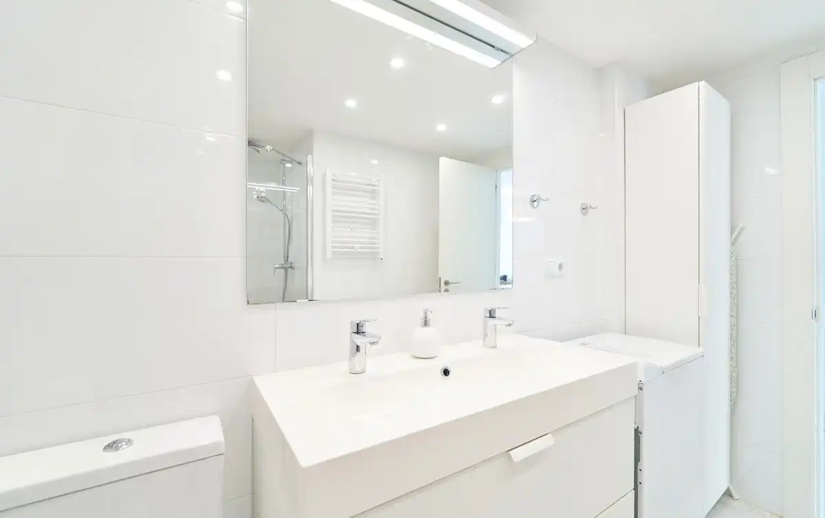 Baño de Apartamento en venta en Marbella con Aire acondicionado, Amueblado y Balcón