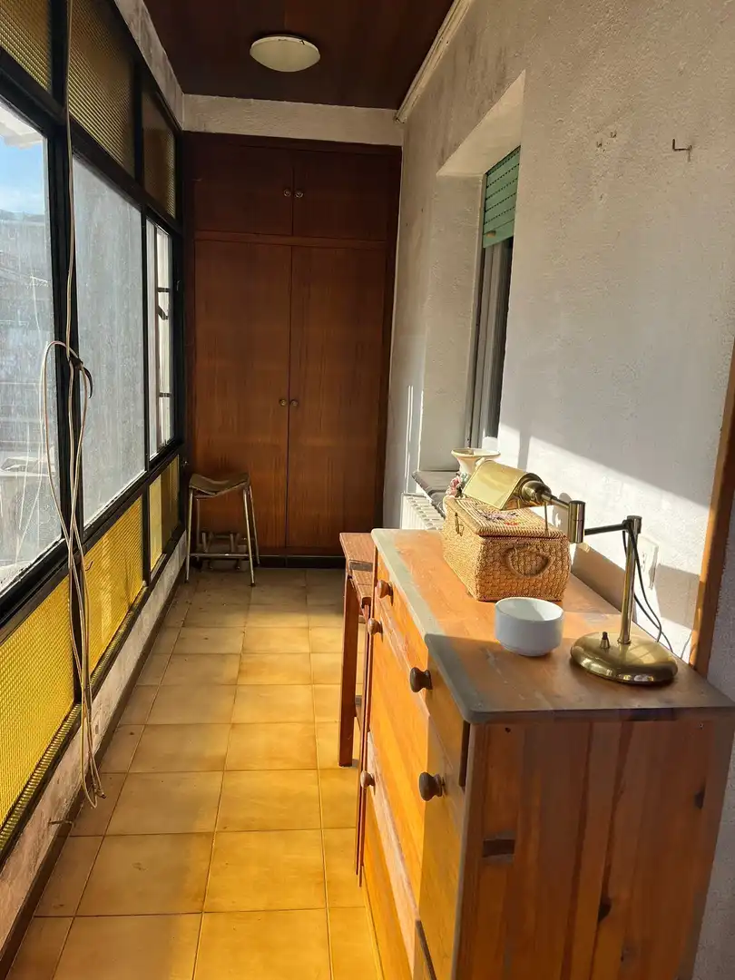 Küche von Einfamilien-Reihenhaus zum Verkauf in Salt mit Heizung und Terrasse
