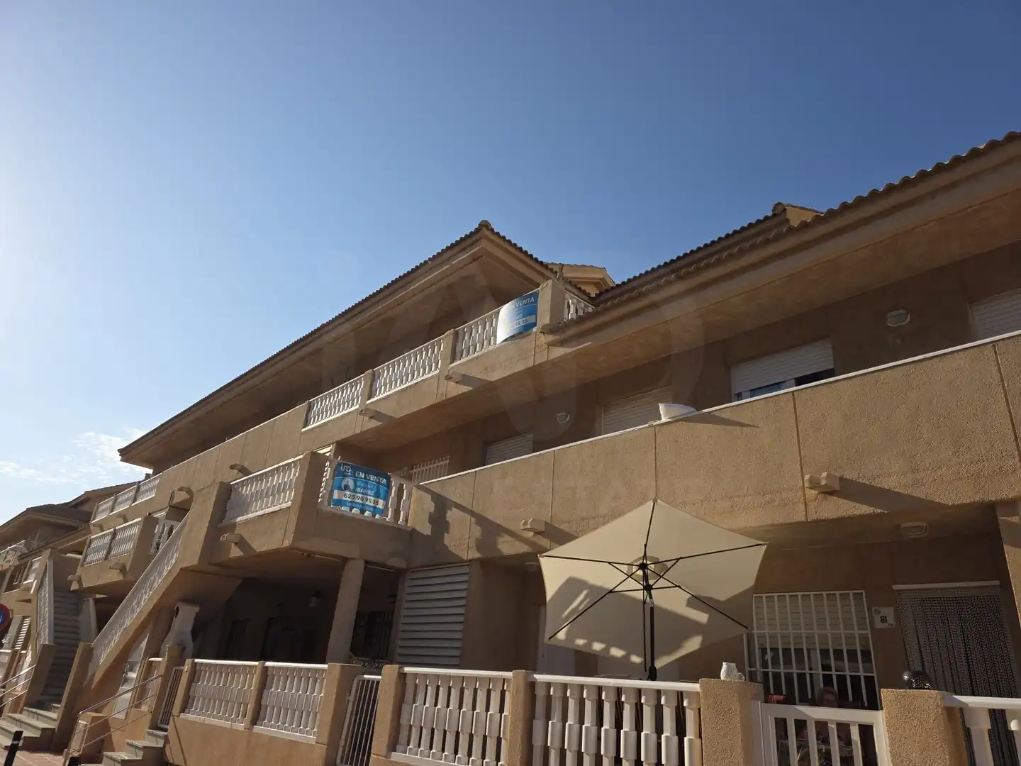 Vista exterior de Dúplex en venda en La Manga del Mar Menor amb Terrassa i Piscina