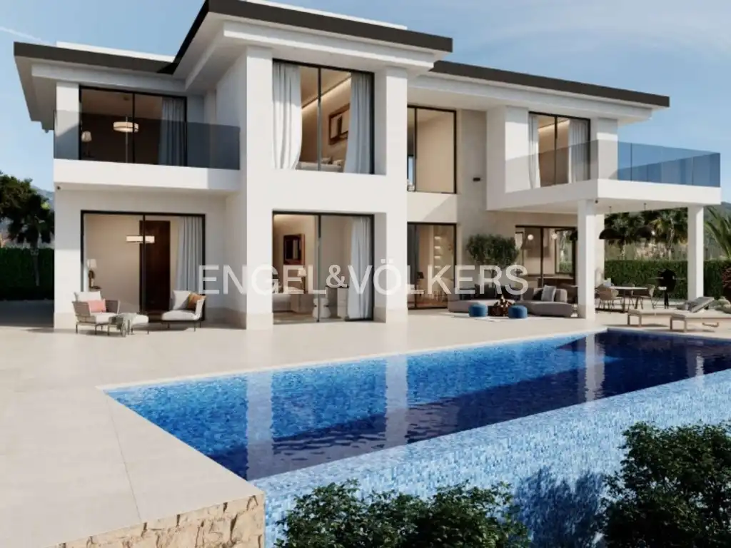 Casa amb piscina en venda a Golf Bahía