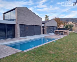 Swimming pool of House or chalet for sale in La Vall d'en Bas  with Air Conditioner and Swimming Pool