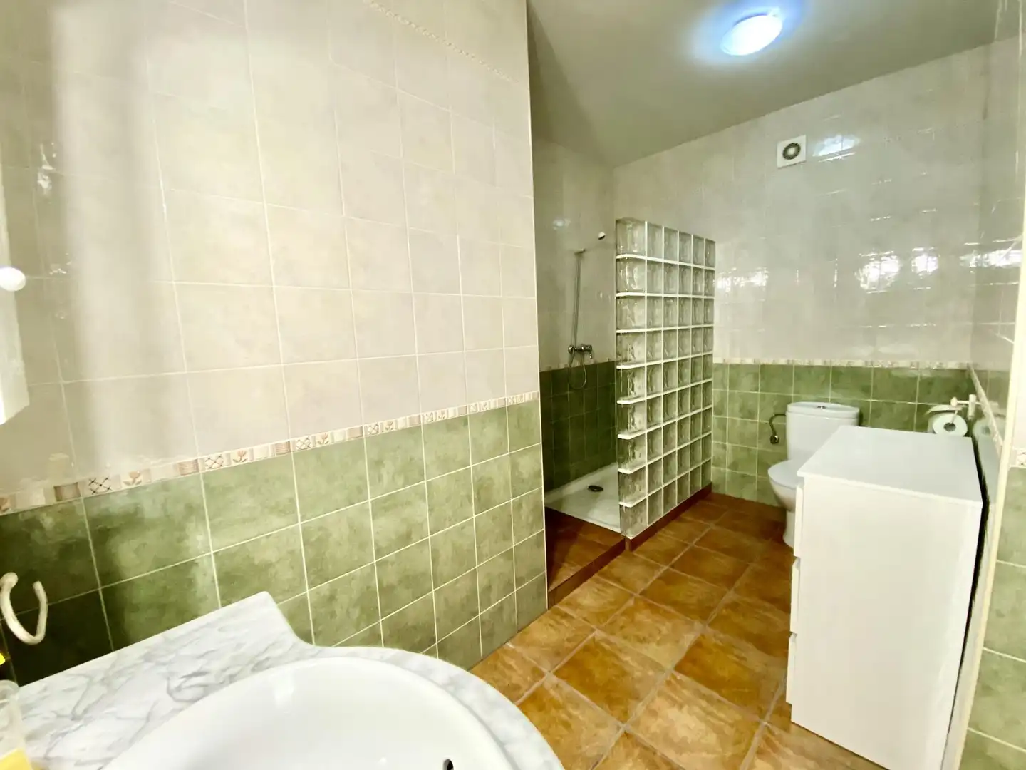 Baño de Casa o chalet en venta en Los Cortijos  con Calefacción, Terraza y Trastero