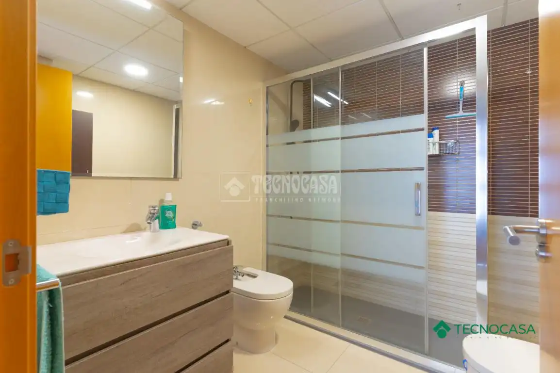 Baño de Piso en venta en Roquetas de Mar con Aire acondicionado y Terraza