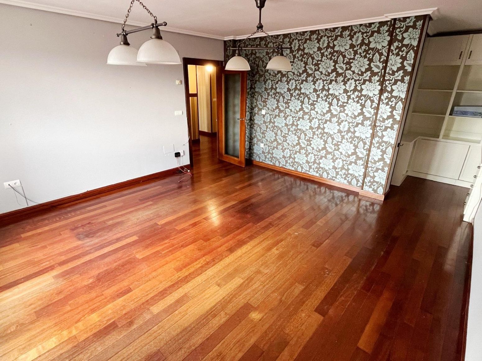 Sala d'estar de Pis en venda en Avilés amb Calefacció i Terrassa