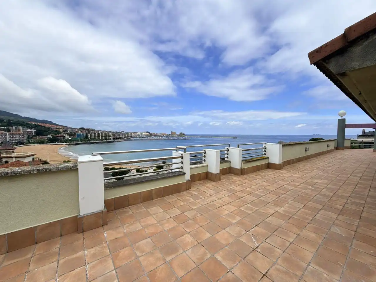 Terraza de Ático en venta en Castro-Urdiales con Calefacción, Parquet y Terraza
