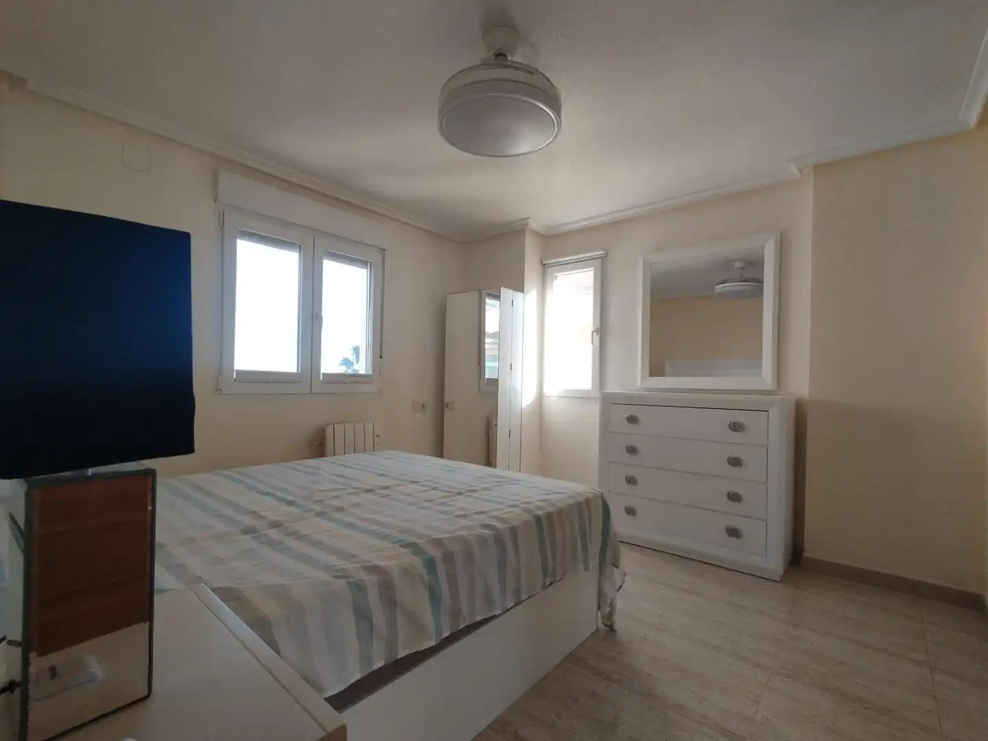 Habitación de Casa adosada en venta en Guardamar del Segura con Aire acondicionado, Calefacción y Amueblado