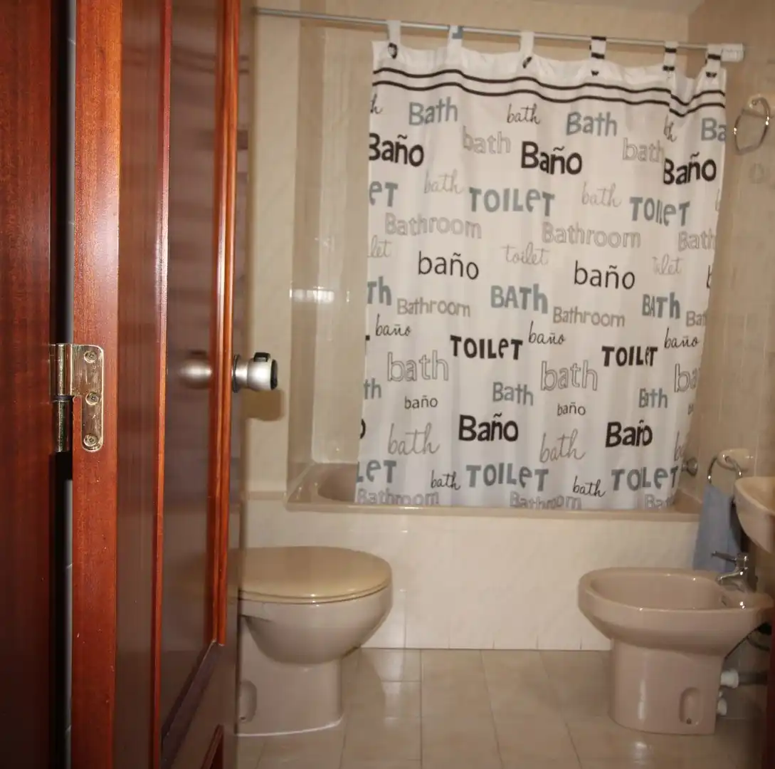 Baño de Piso en venta en Figueres con Calefacción y Terraza