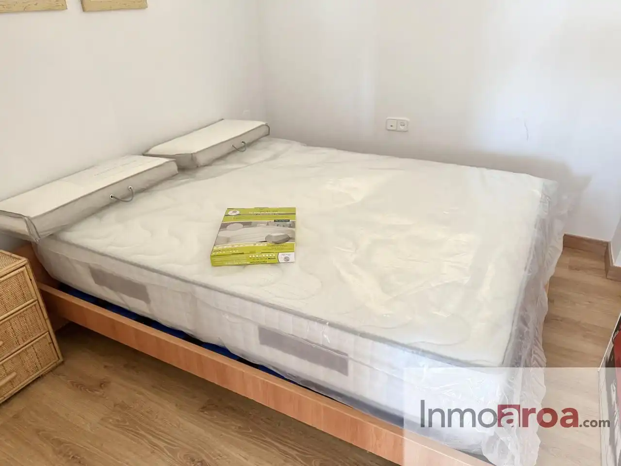 Dormitori de Pis de lloguer en La Pobla de Farnals amb Aire condicionat, Calefacció i Terrassa