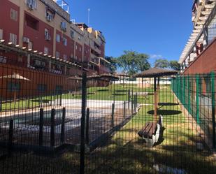 Vista exterior de Dúplex de lloguer en San Juan de Aznalfarache amb Aire condicionat, Calefacció i Jardí privat