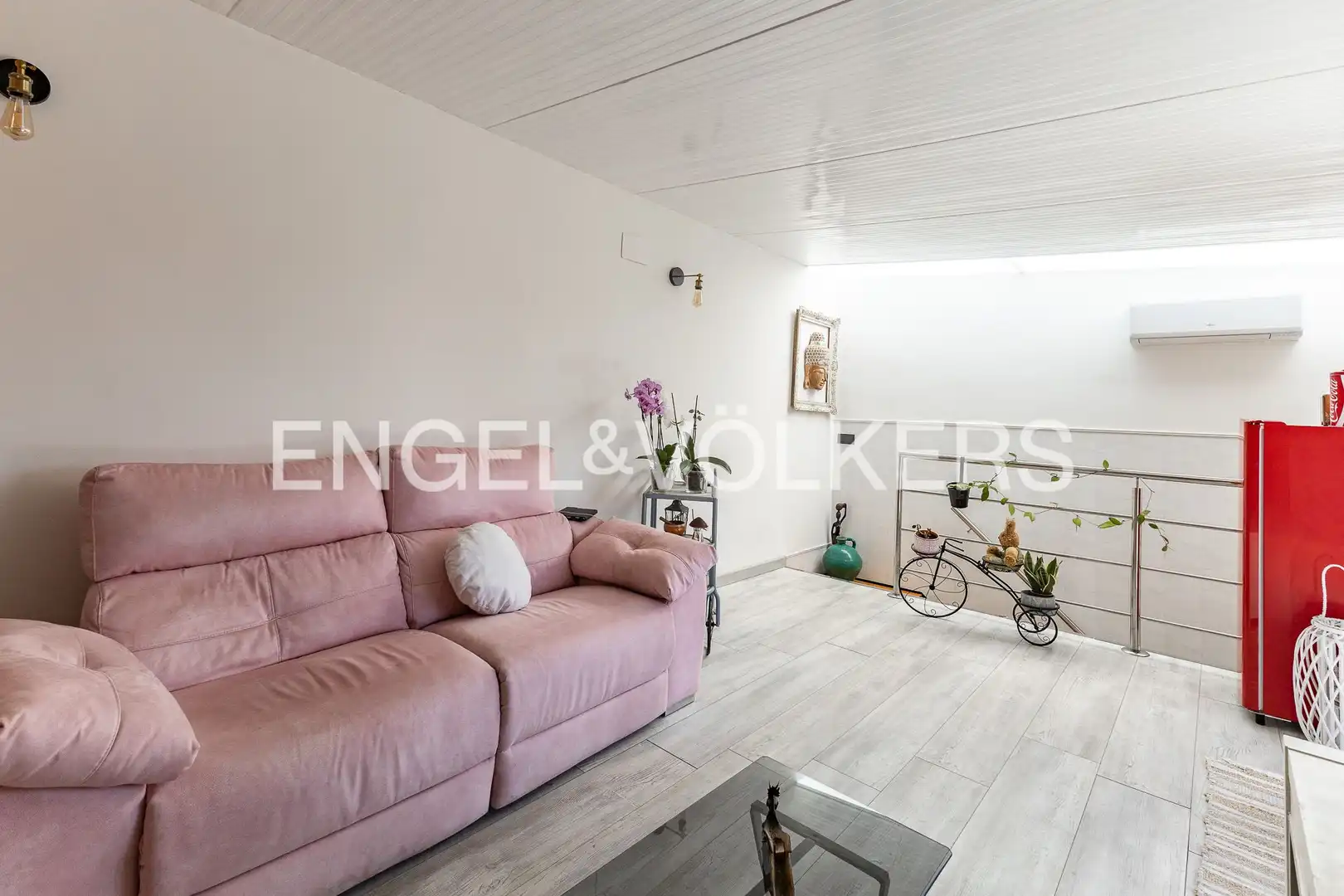 Wohnzimmer von Dachboden zum Verkauf in Palafolls mit Klimaanlage, Heizung und Parkett