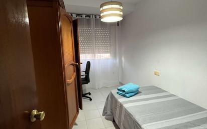 Bedroom of Flat to share in  Almería Capital  with Air Conditioner and Terrace