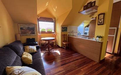 Wohnzimmer von Dachboden zum verkauf in Ribamontán al Mar mit Heizung und Parkett
