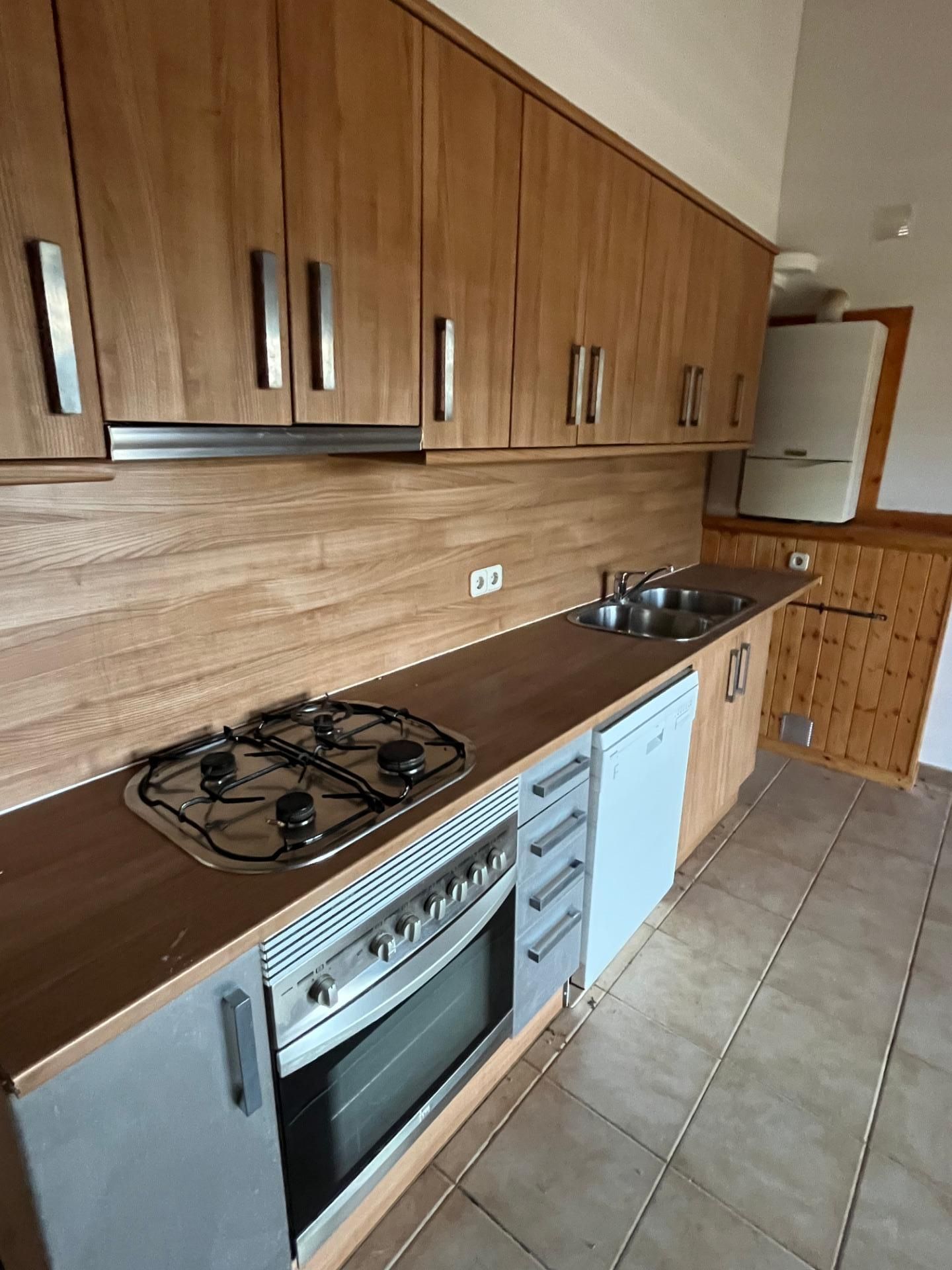 Cuina de Casa o xalet en venda en L'Estany amb Jardí privat
