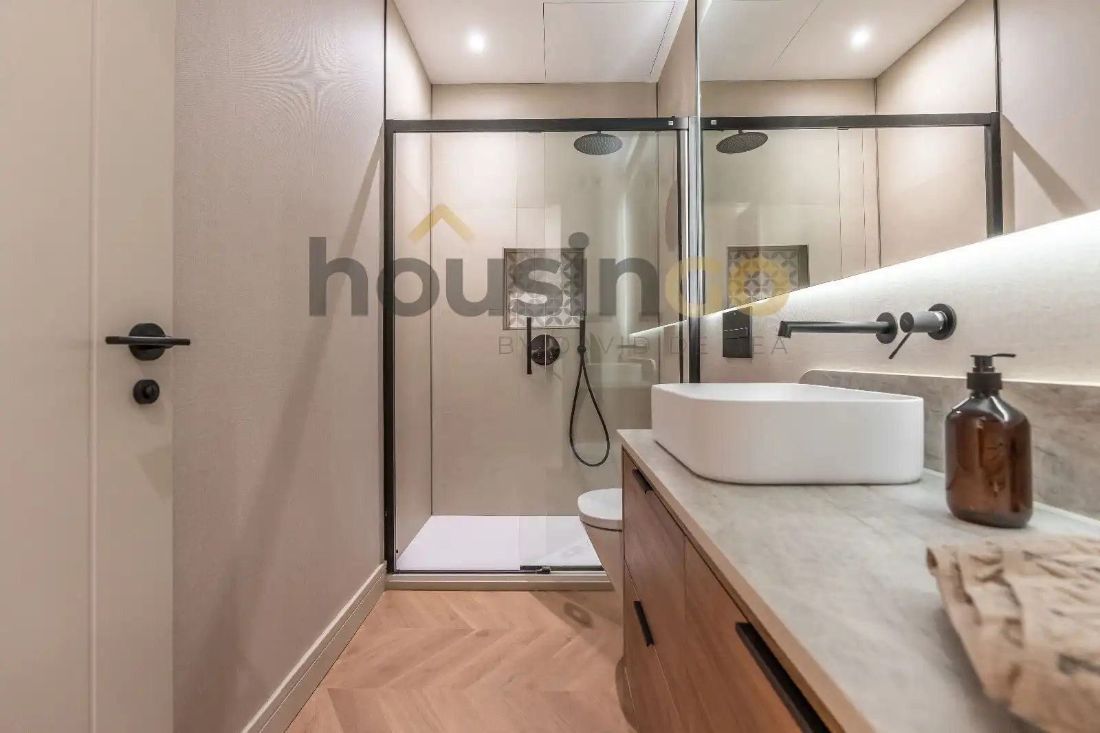 Bathroom of Flat for sale in Madrid  with Air Conditioner, Heating and Terrace