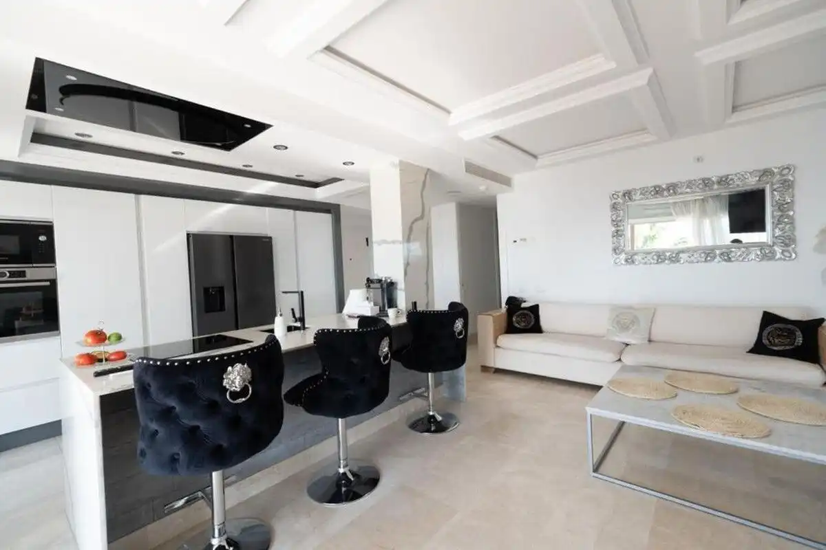 Wohnzimmer von Wohnungen zur Miete in Manilva mit Klimaanlage, Heizung und Terrasse