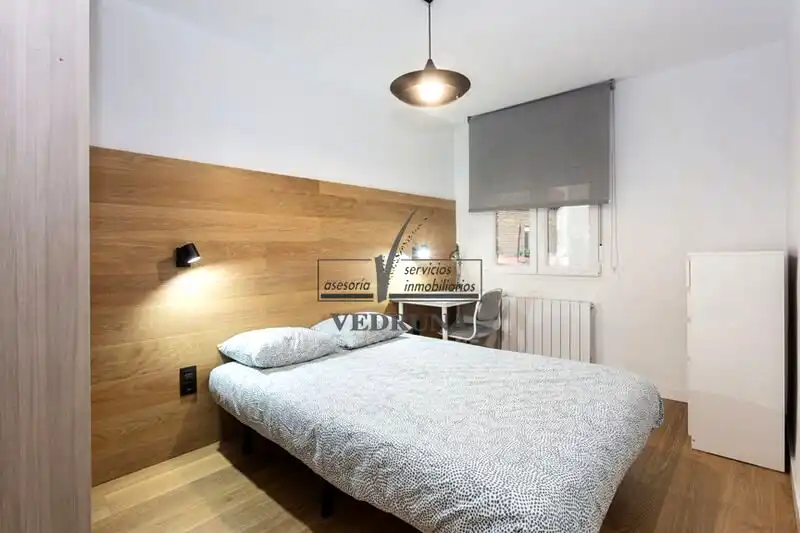 Schlafzimmer von Wohnung zur Miete in Zaragoza mit Heizung, Ofen und Waschmaschine
