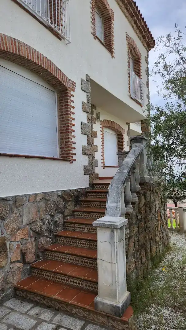 Vista exterior de Casa o chalet para compartir en Zarzalejo con Jardín privado, Piscina y Amueblado