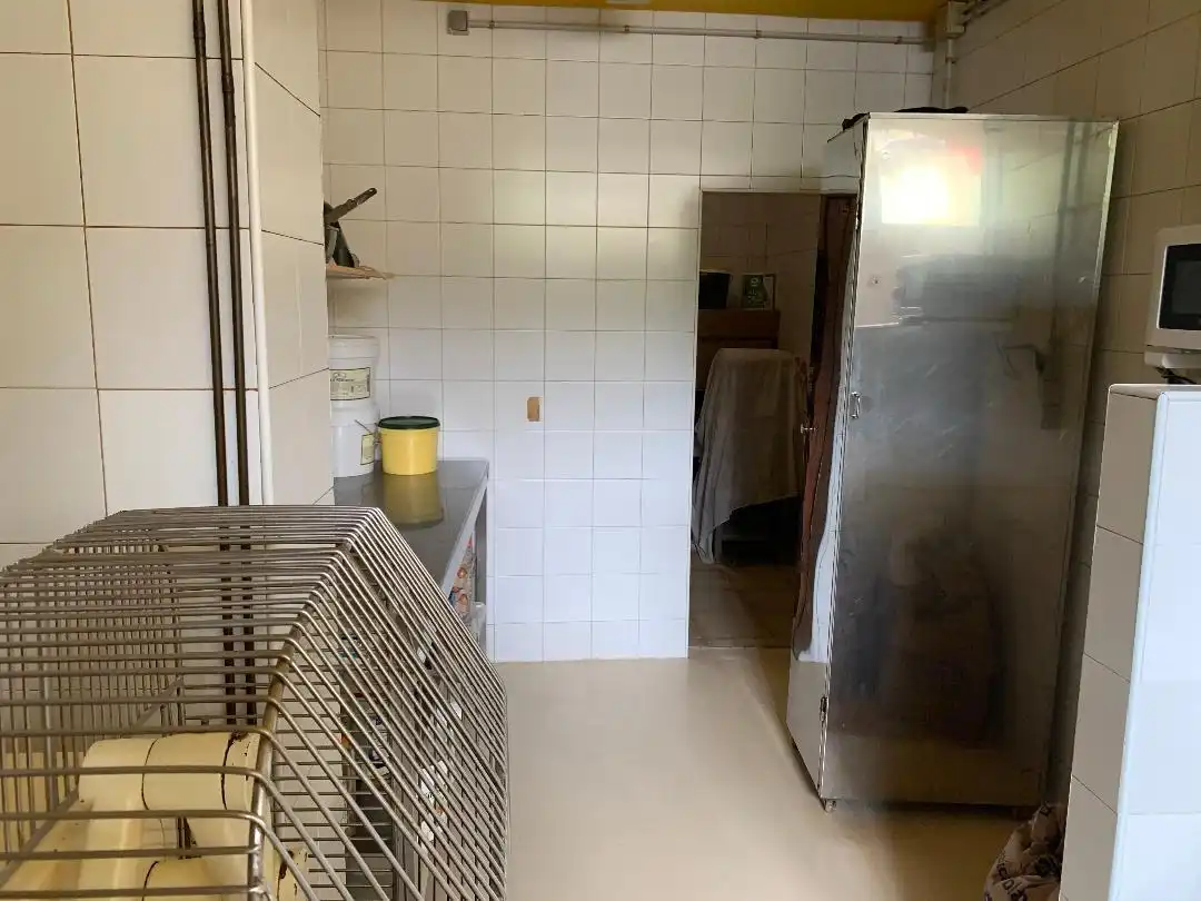 Cuina de Local en venda en Corvera de Toranzo amb Calefacció, Terrassa i Moblat